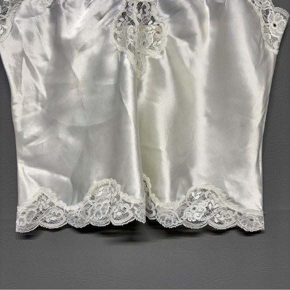 ✨Vintage Victoria's Secret White Satin Camisole Size S - Picture 7 of 9